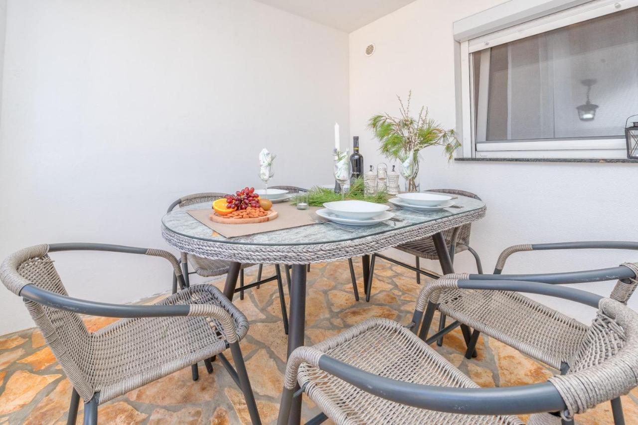 Apartment Tema Vir Eksteriør billede