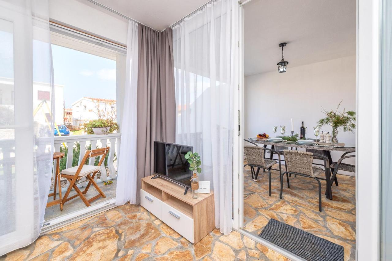 Apartment Tema Vir Eksteriør billede